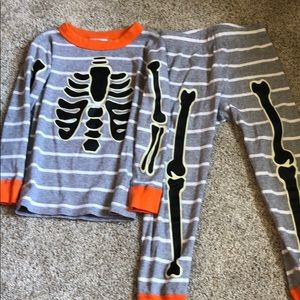 Hanna Andersson skeleton pajamas size 100 (4t)